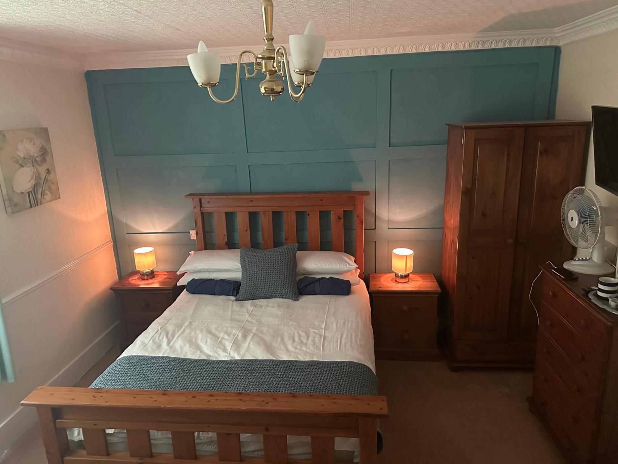 The Penruddocke Arms Bed & Breakfast Dinton  Exterior photo