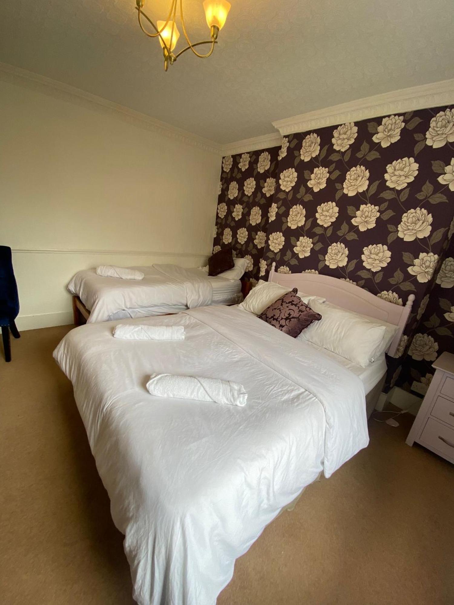 The Penruddocke Arms Bed & Breakfast Dinton  Exterior photo