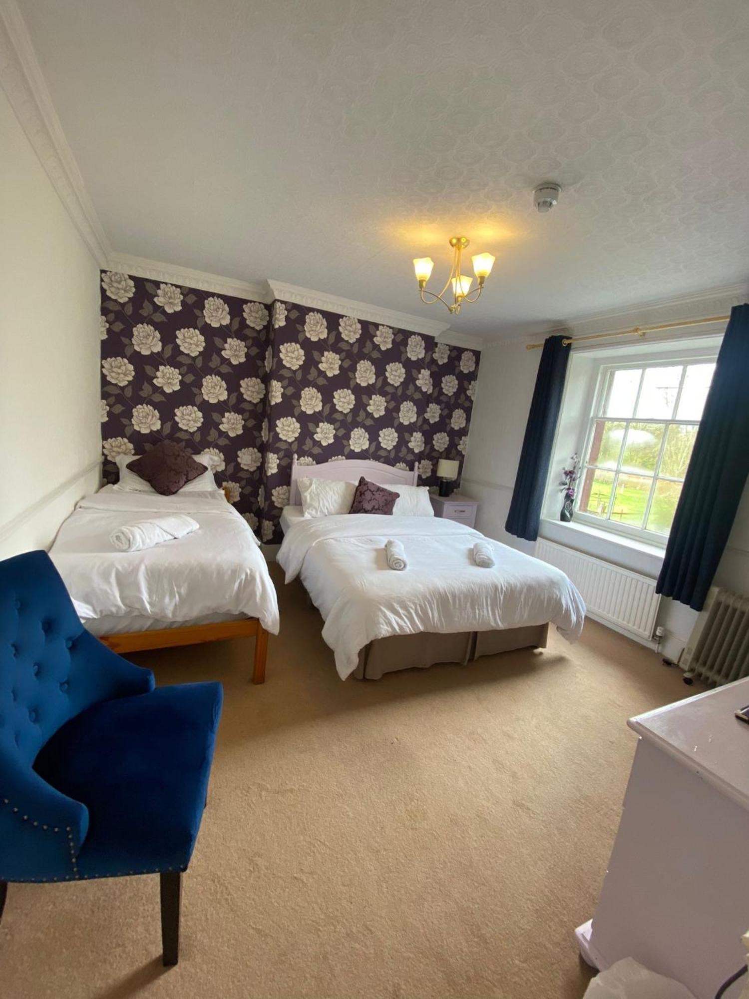 The Penruddocke Arms Bed & Breakfast Dinton  Exterior photo