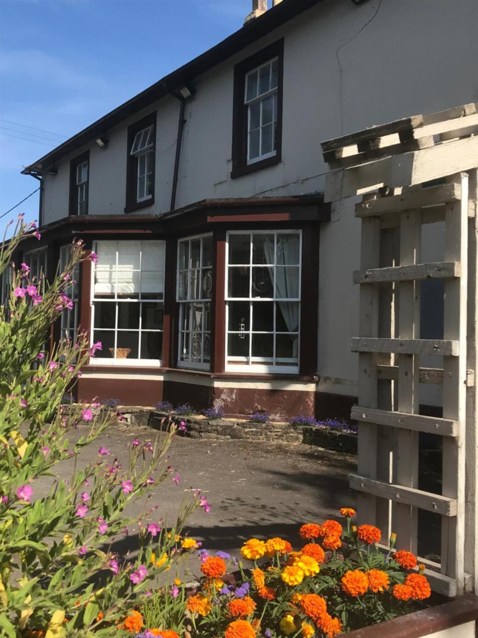 The Penruddocke Arms Bed & Breakfast Dinton  Exterior photo
